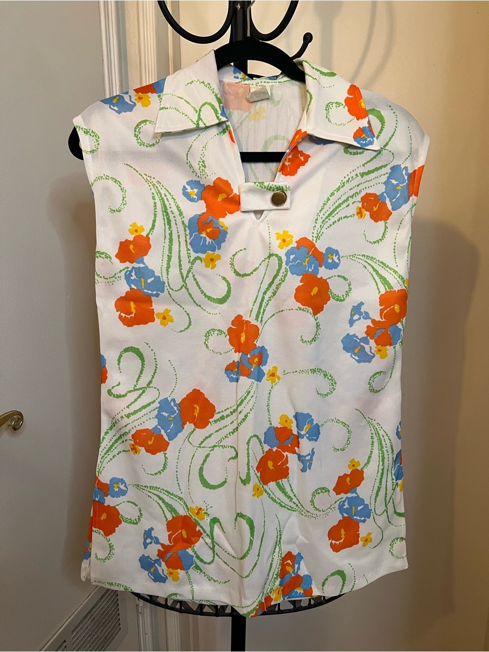 Vintage White Floral polyester Sleeveless Blouse with Orange & Blue Flowers
